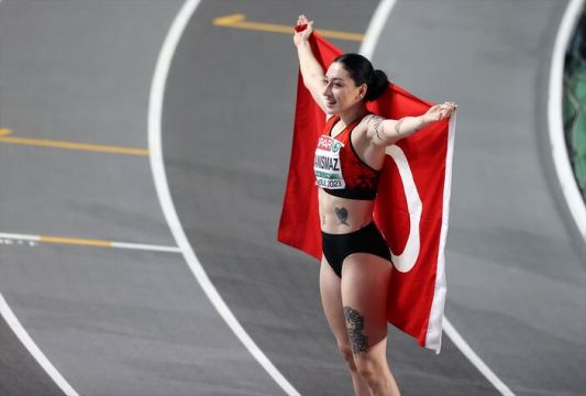Tuğba Danışmaz'dan Avrupa Salon Atletizm Şampiyonası'nda altın madalya